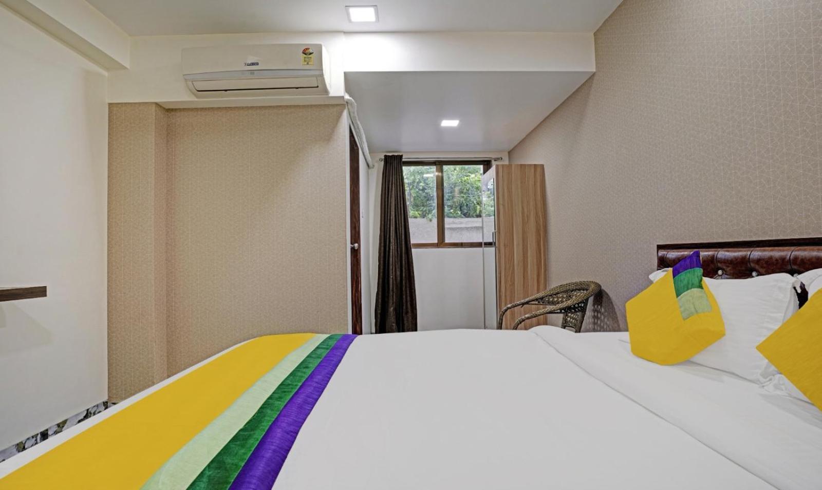 Glitz Hotels Golden Birds - Mahape, Navi Mumbai Extérieur photo
