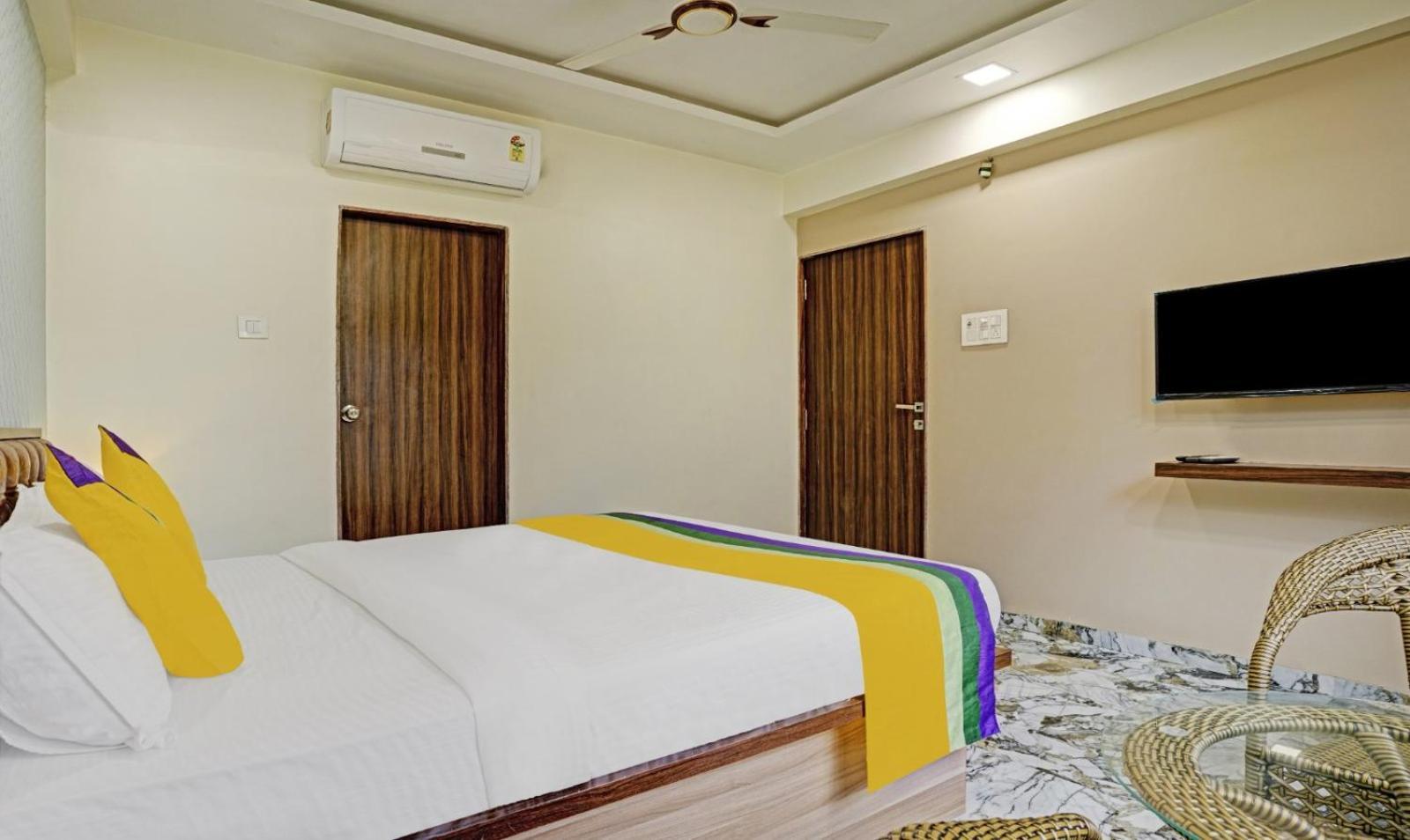 Glitz Hotels Golden Birds - Mahape, Navi Mumbai Extérieur photo