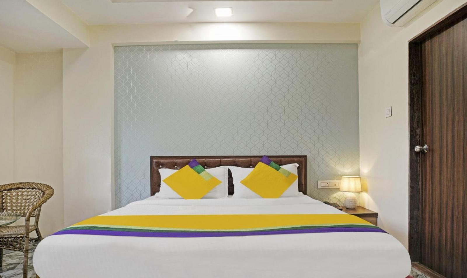 Glitz Hotels Golden Birds - Mahape, Navi Mumbai Extérieur photo