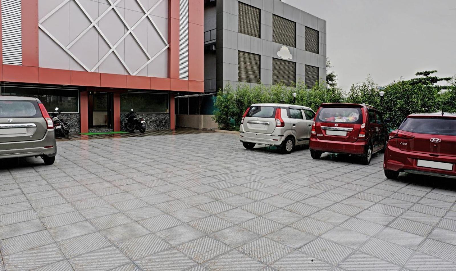 Glitz Hotels Golden Birds - Mahape, Navi Mumbai Extérieur photo